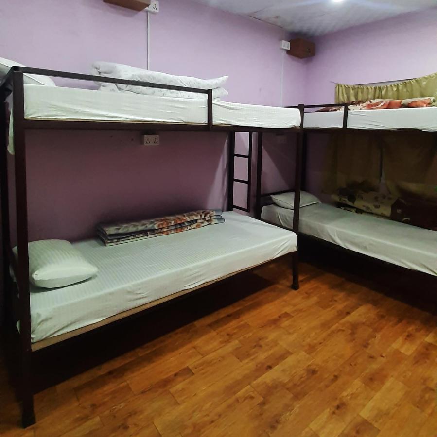 Margik Backpackers Hostel Pokhara Esterno foto