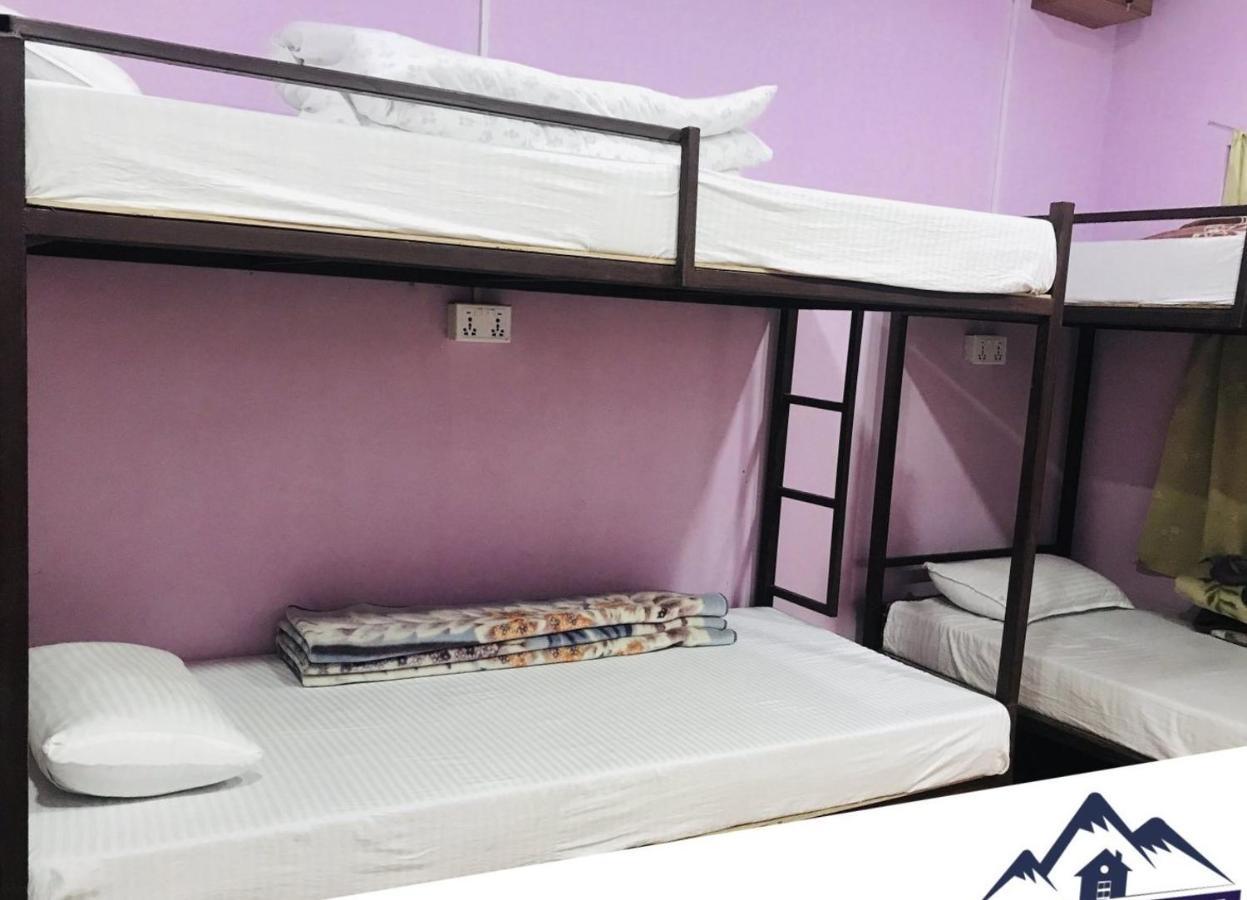 Margik Backpackers Hostel Pokhara Esterno foto