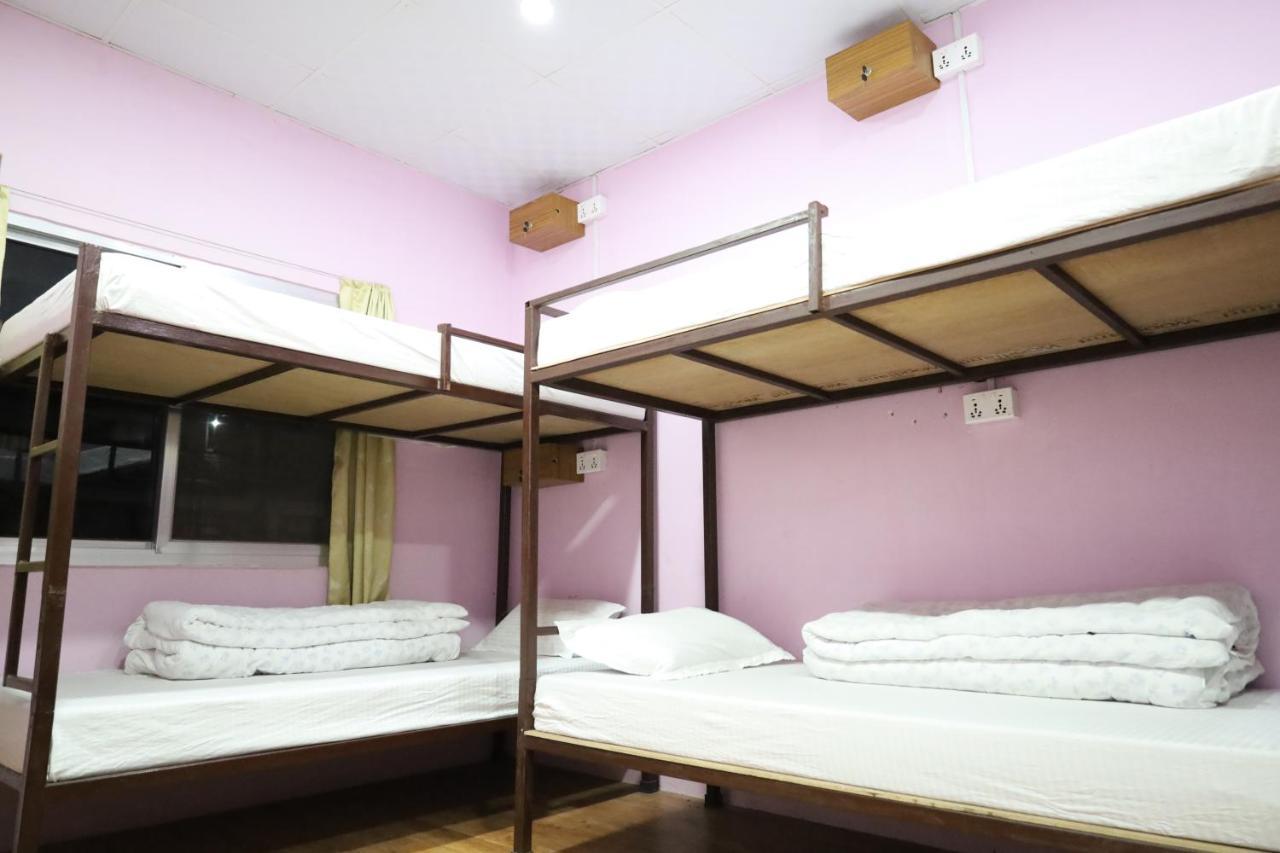 Margik Backpackers Hostel Pokhara Esterno foto