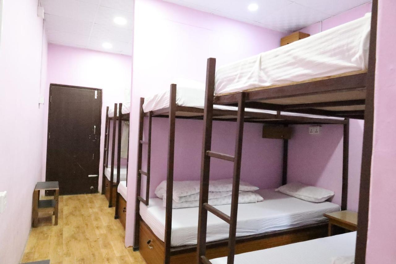 Margik Backpackers Hostel Pokhara Esterno foto