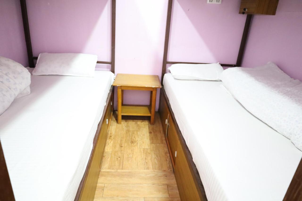 Margik Backpackers Hostel Pokhara Esterno foto