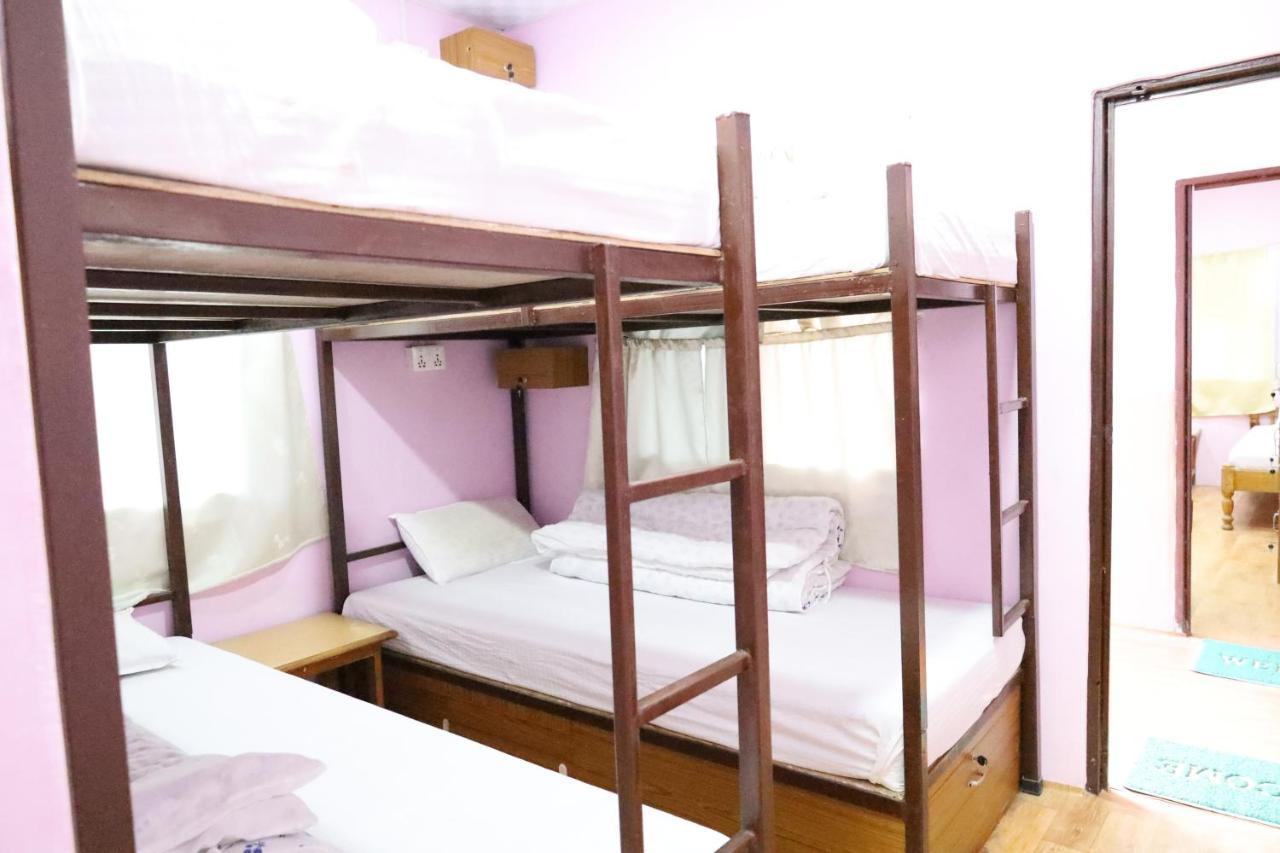 Margik Backpackers Hostel Pokhara Esterno foto