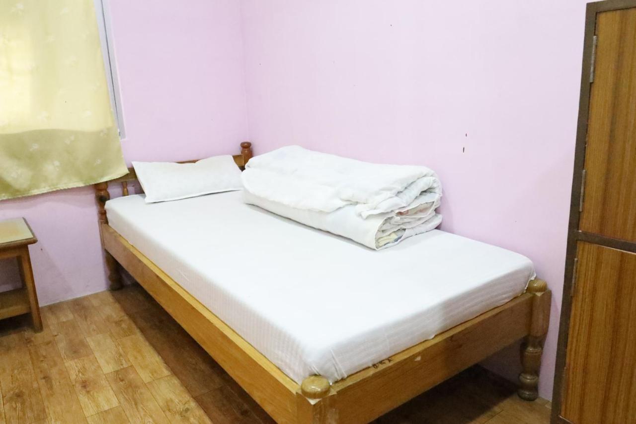 Margik Backpackers Hostel Pokhara Esterno foto